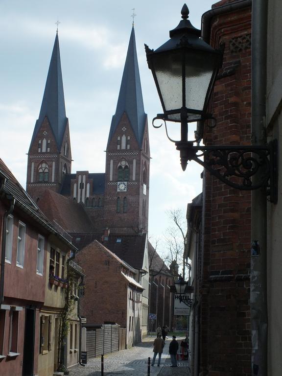 Bed&Breakfast Wagner "Im Alten Pfarrhaus" Neuruppin Dış mekan fotoğraf