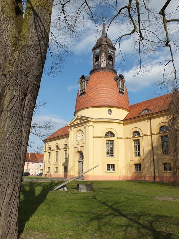 Bed&Breakfast Wagner "Im Alten Pfarrhaus" Neuruppin Dış mekan fotoğraf