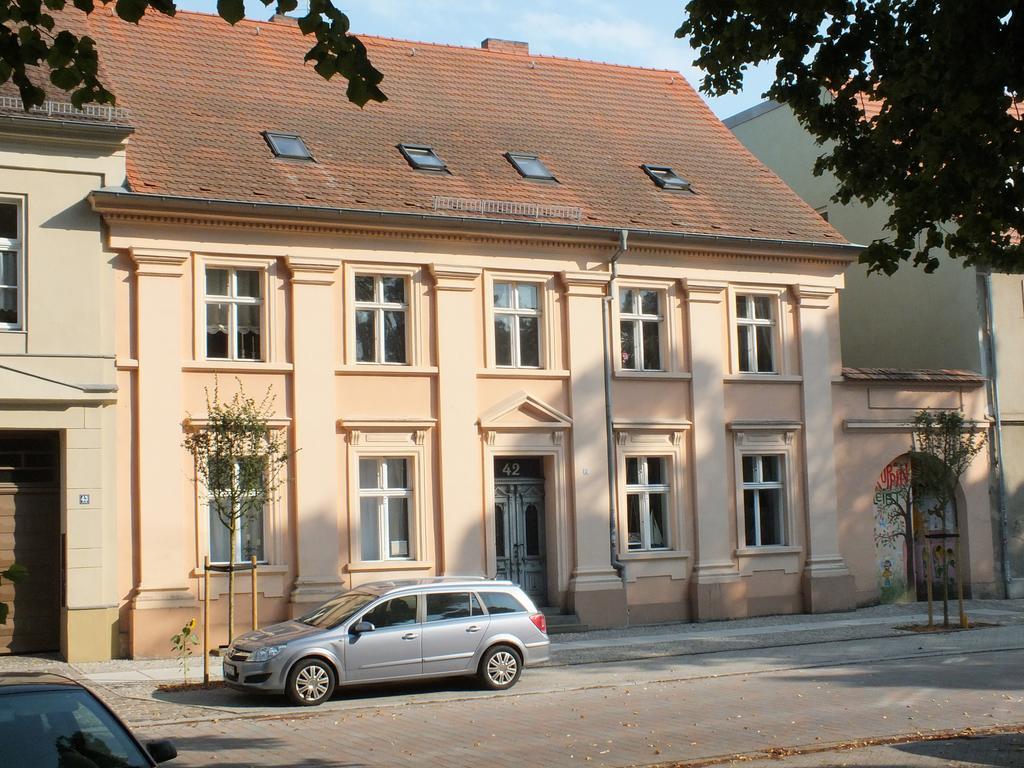Bed&Breakfast Wagner "Im Alten Pfarrhaus" Neuruppin Dış mekan fotoğraf