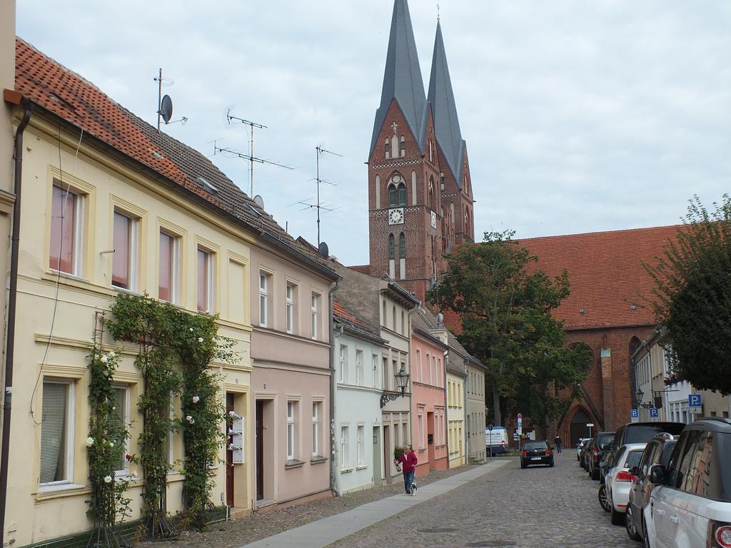 Bed&Breakfast Wagner "Im Alten Pfarrhaus" Neuruppin Dış mekan fotoğraf