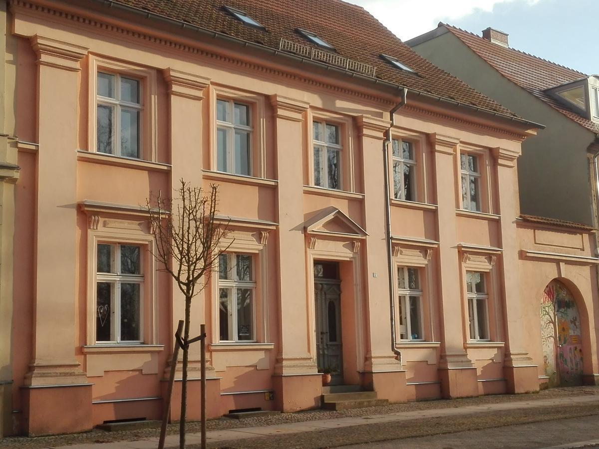 Bed&Breakfast Wagner "Im Alten Pfarrhaus" Neuruppin Dış mekan fotoğraf